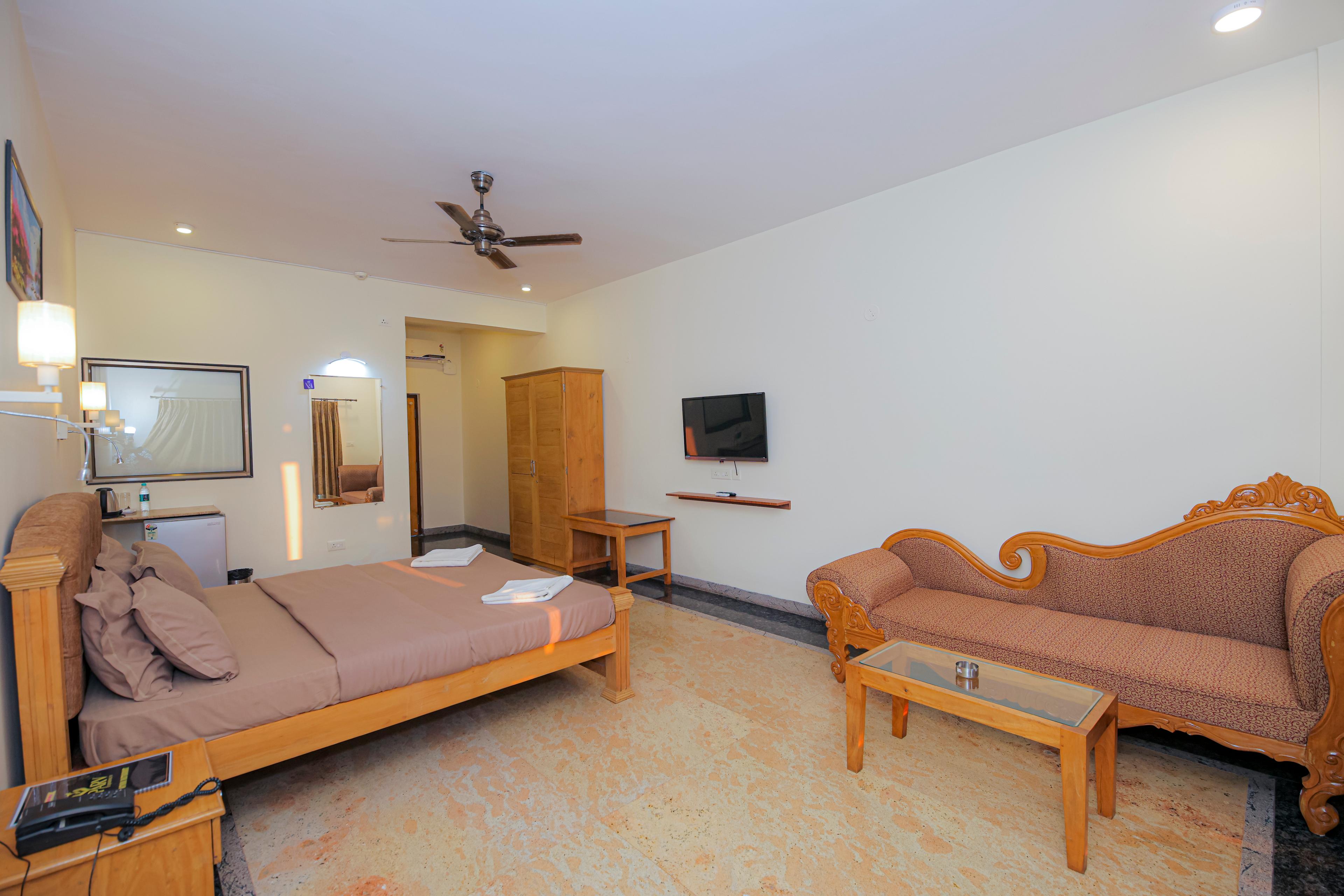 ROOMS & SUITES